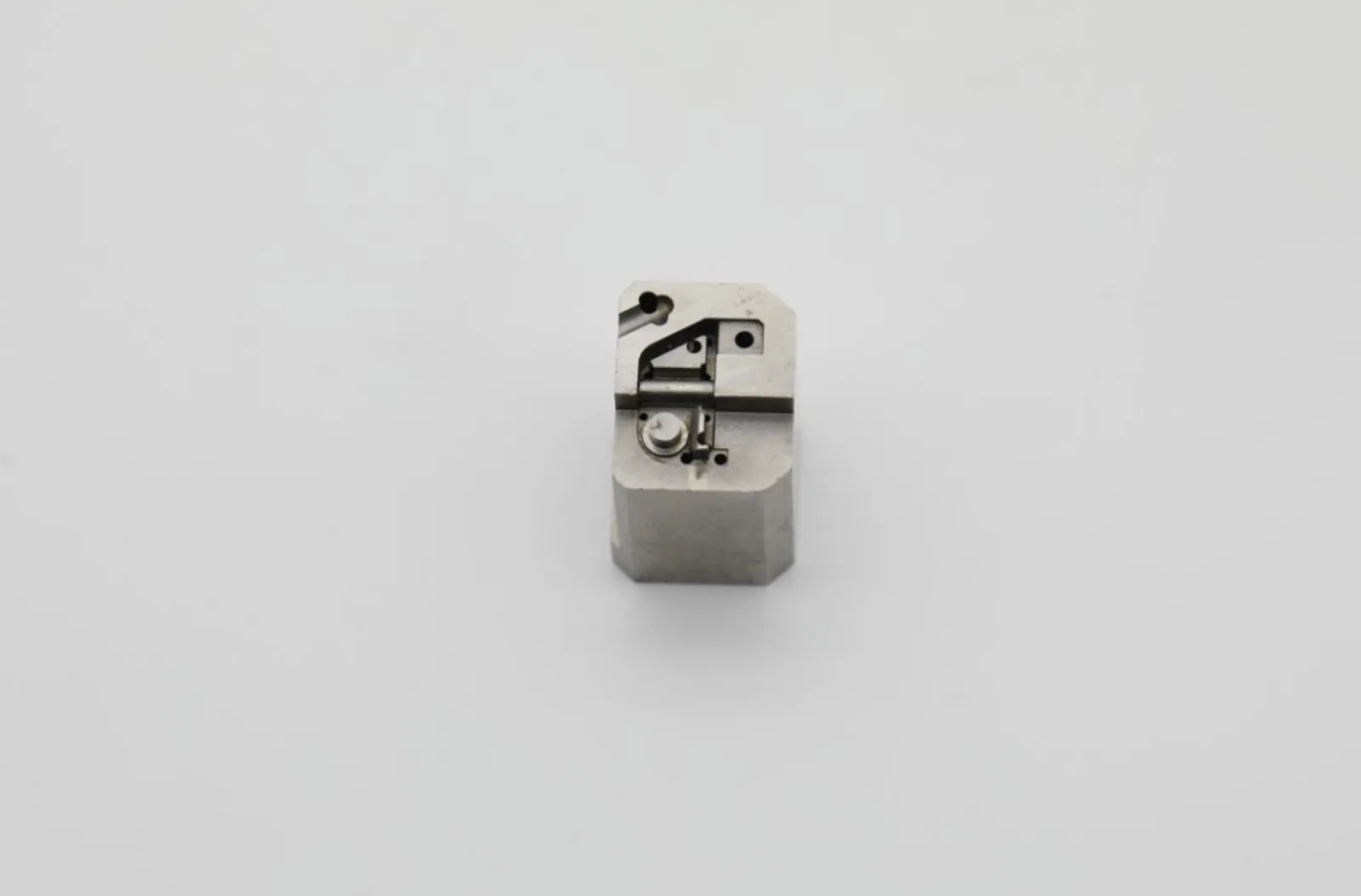 Mold parts gallery image 007 for precision tooling components